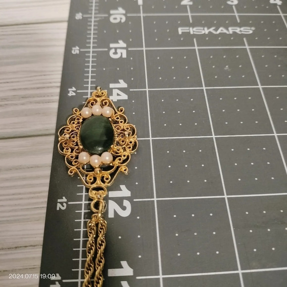 Filigree Pendant With Pearls and Green Gemstone Cabochon Gold Tone rope chain - Picture 5 of 8